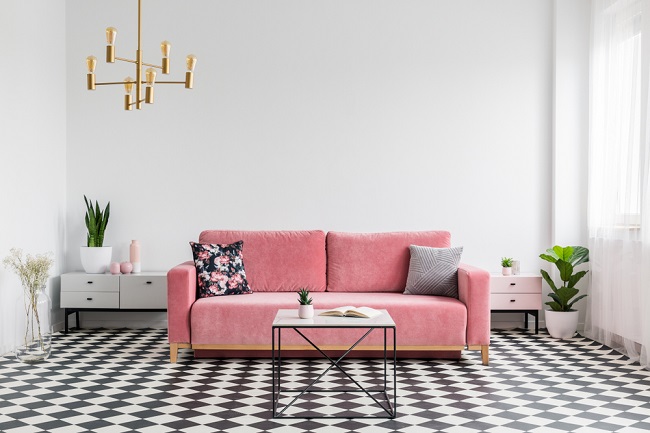 Roze Scandinavische meubels in de woonkamer
