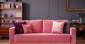 Kijk mee: prachtige voorbeelden van de roze bank in huis
