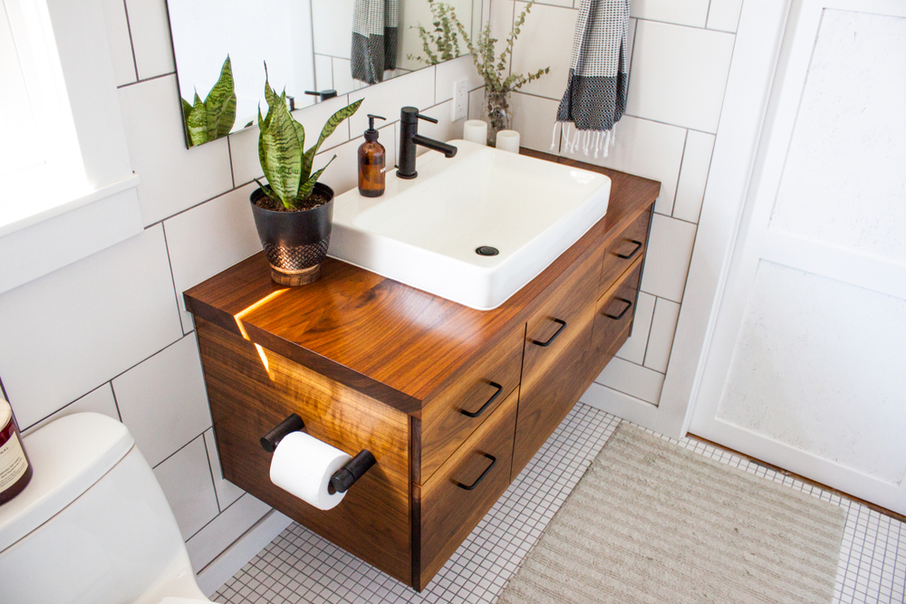 Een mooi detail in de badkamer: hout