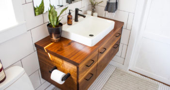 Een mooi detail in de badkamer: hout