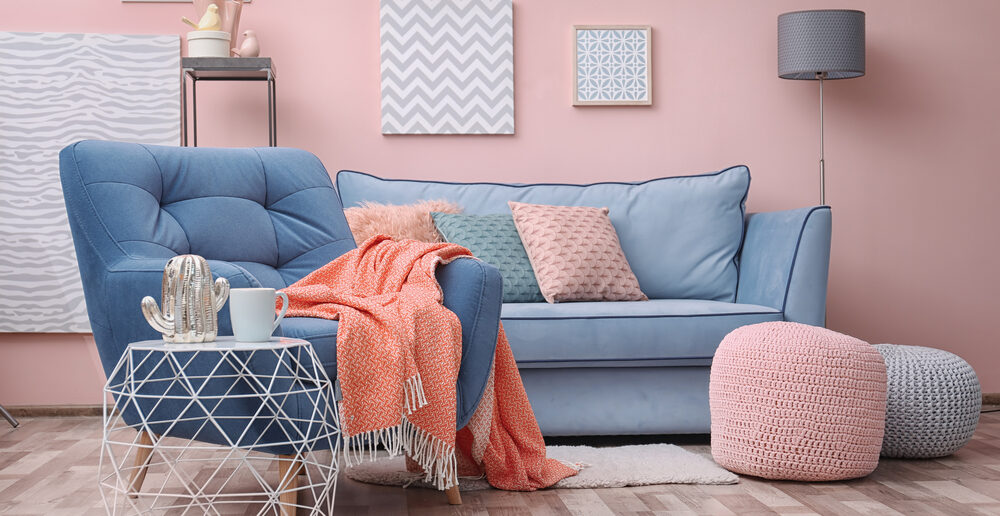 Plaatjes kijken: zó pak je uit met kleurrijke meubels in de woonkamer